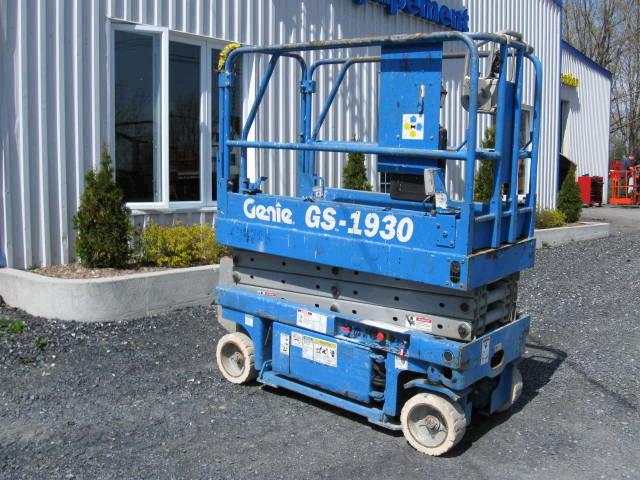 Rental store for Hoist 19  Scissor lift compact in Bensenville IL